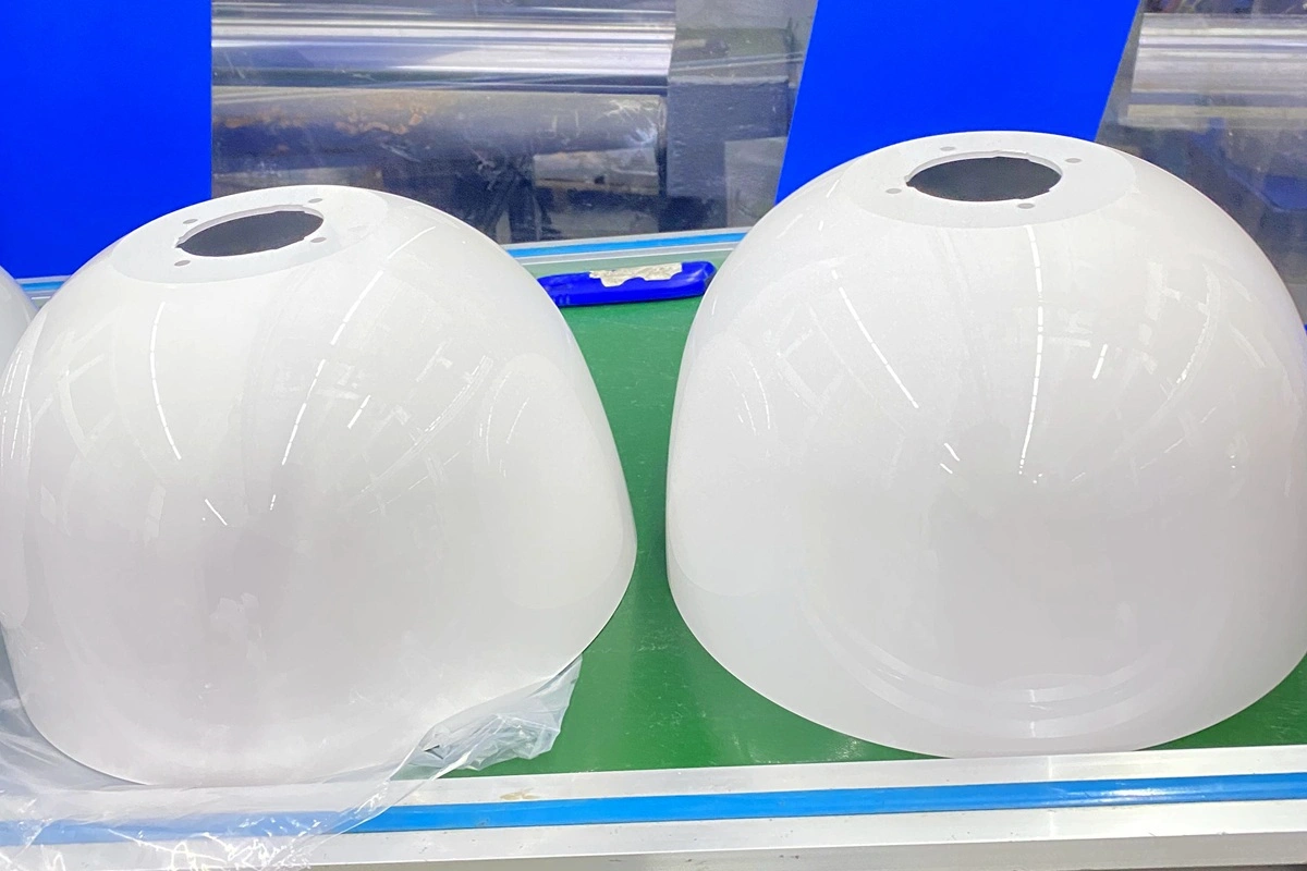 高性能仕上げで部品を保護するUVコーティング